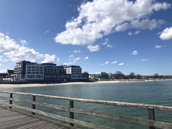 Ferienwohnung in Scharbeutz - Strandk&ouml;rbchen - Seebr&uuml;ckenblick vom und auf das Haus