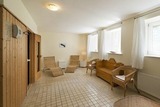 Ferienwohnung in Neuenkirchen (R&uuml;gen) - Gutshaus Grubnow Ferienwohnung 4 mit Hund am Wasser Sauna und WLAN incl. - Bild 8