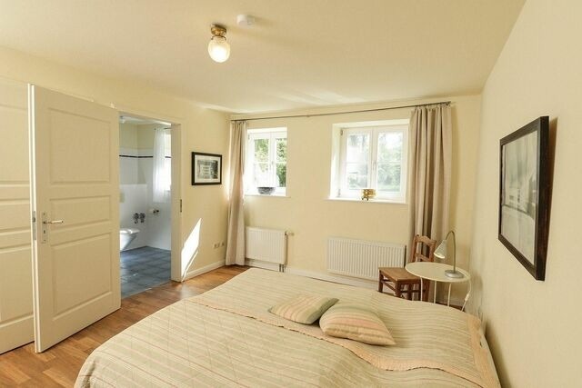 Ferienwohnung in Neuenkirchen (R&uuml;gen) - Gutshaus Grubnow Ferienwohnung 2 am Wasser Sauna und WLAN incl. - Bild 7